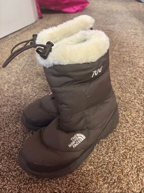 The North Face Women’s Brown Faux-Fur Trim Snow Boots